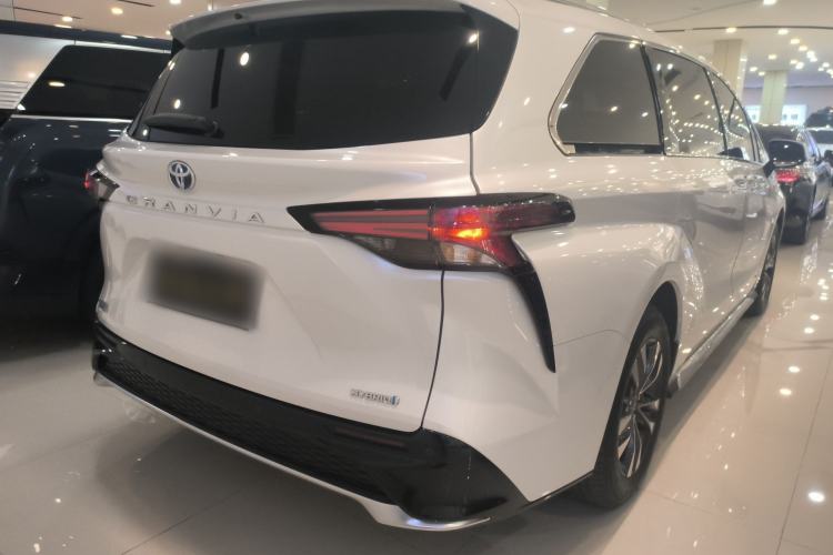 Used Toyota Granvia 2023 2.5L Hybrid Luxury Edition