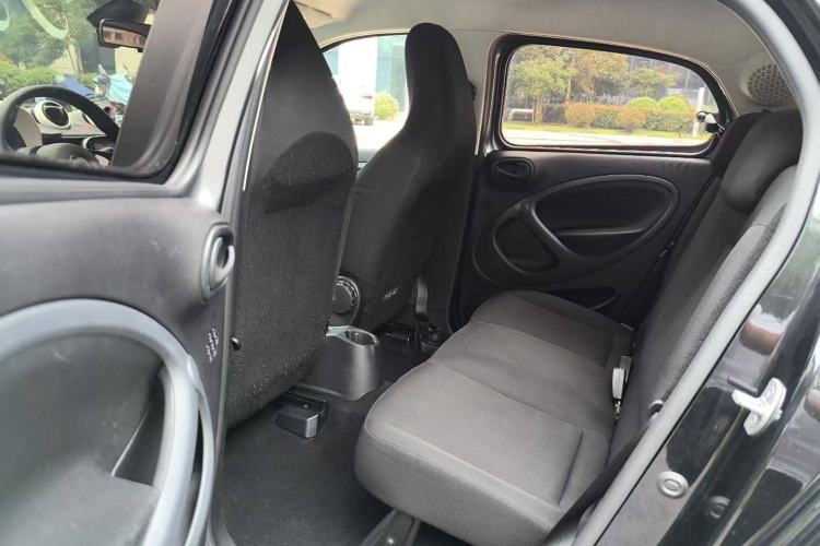 Used smart forfour 2016 1.0L 52 kW Dynamic Edition
