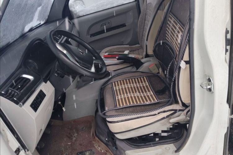 Used Jinbei New Hiace X30L 2022 1.5L Wealth Edition Air-Conditioning-Free Van China VI Standard SWC15M