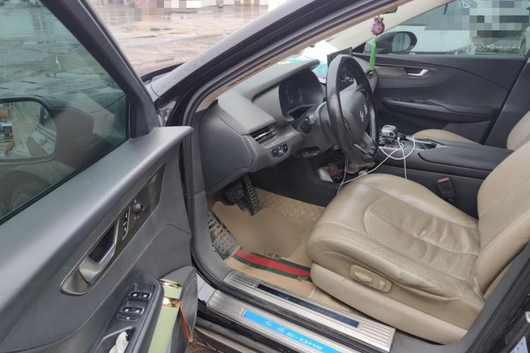 Used Hongqi E-QM5 2023 Base Travel Edition