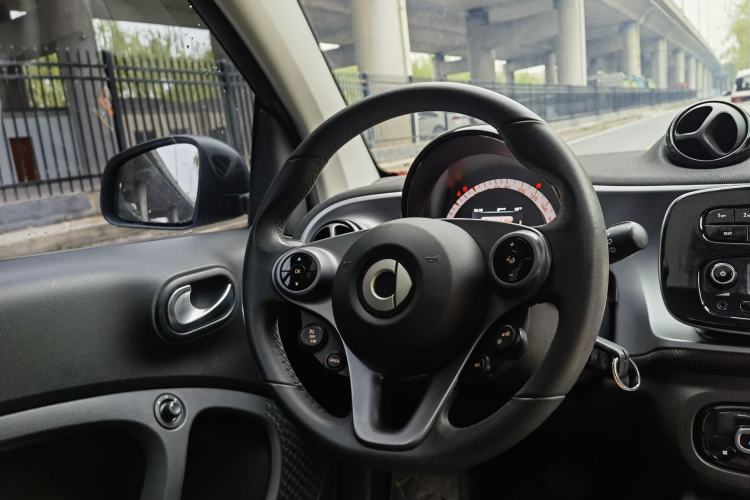 Used smart fortwo 2015 1.0L 52 kW Hardtop Passion Edition Steering Wheel