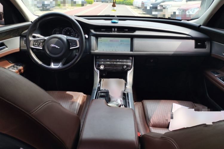 Used Jaguar XFL 2020 XFL 2.0T P250 Two-Wheel-Drive Luxury Edition Center Console