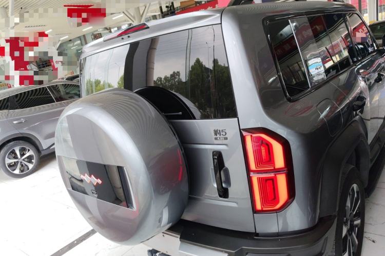 Used Formula Leopard 5 2023 Navigator Edition
