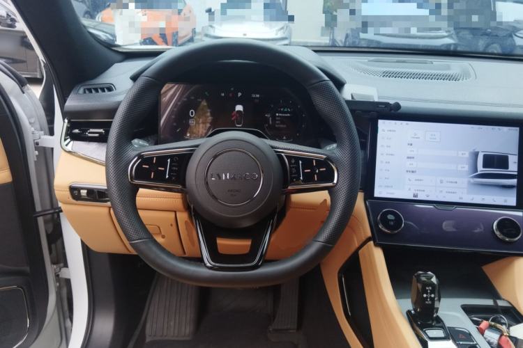 Used Lynk & Co 09 2021 2.0T Halo Six-Seater
