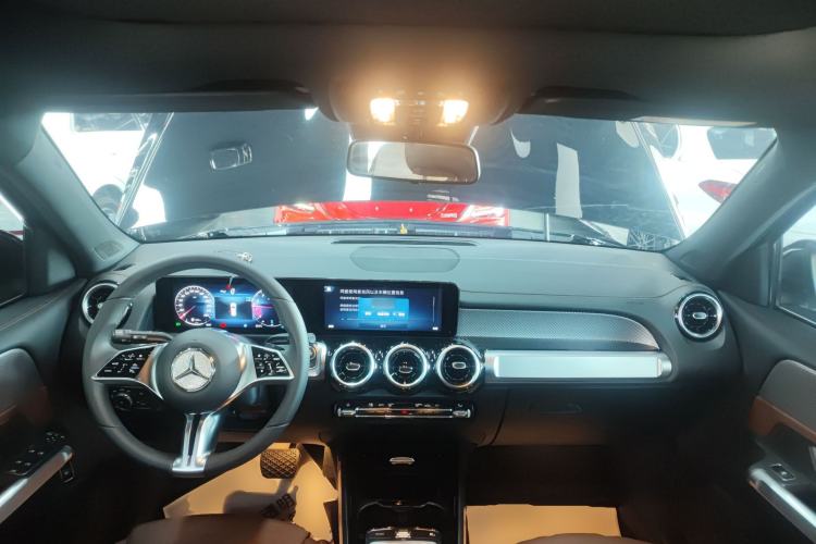 Used Mercedes-Benz GLB 2024 GLB 200 Fashion Model Center Console