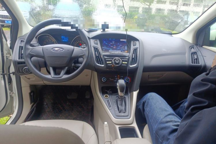 Used Ford Focus 2015 Sedan 1.6L Automatic Comfort Model Center Console