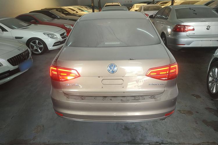 Used Volkswagen Sagitar 2015 1.6L Manual Comfort Model