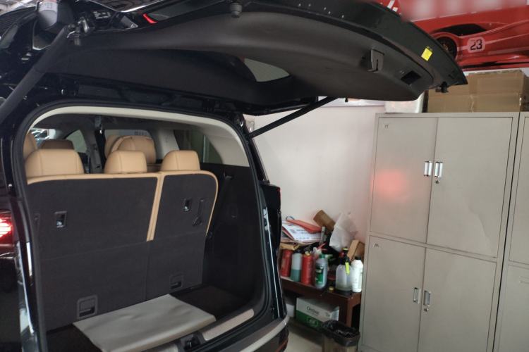 Used Denza D9 2024 DM-i 980 Four-Wheel Drive Prestige Model Trunk