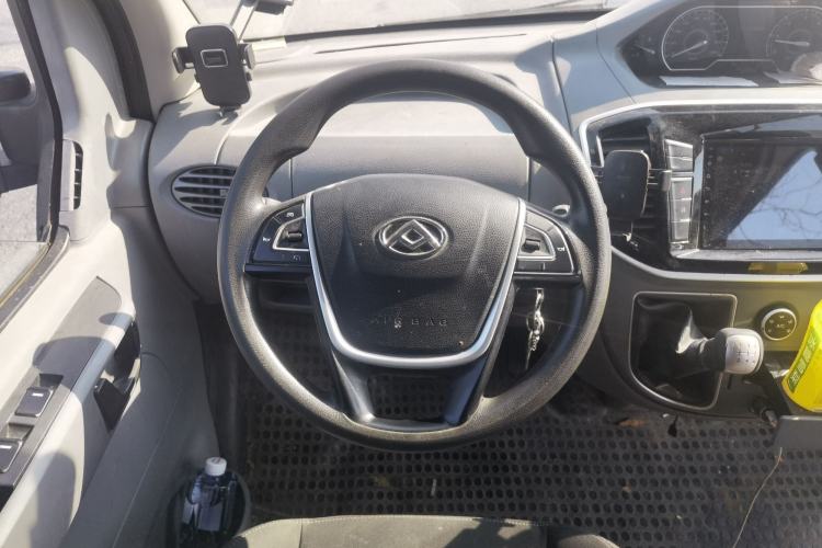 Used SAIC MAXUS Xintu V80 2019 2.5T Classic Model 6-Speed Manual Aotong Long Wheelbase Mid-Height 7-Seater