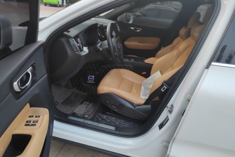 Used Volvo XC60 2019 T5 4x4 Smart Edition China V Standard
