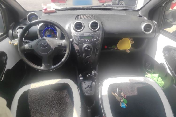 Used BYD F0 2015 1.0L AMT XuanKu Model Center Console