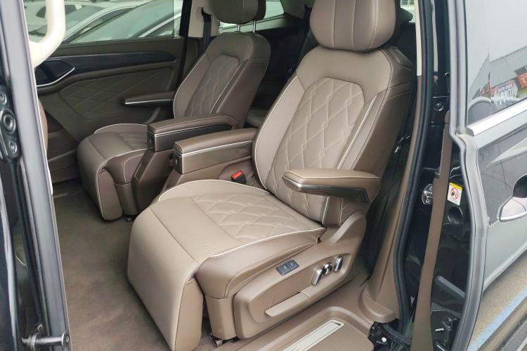 Used Volkswagen Viloran 2024 380TSI Premium Edition
