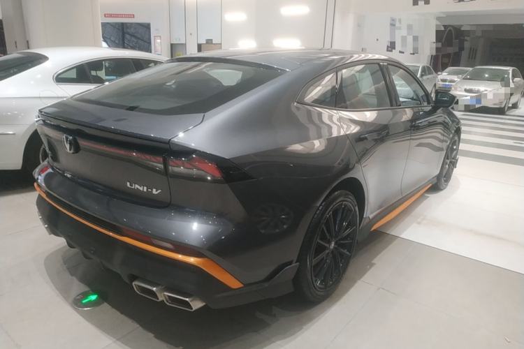 Used Changan UNI-V 2025 1.5T 500Bar Prestige Sporty Version
