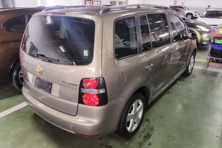 Used Volkswagen Touran 2015 1.4T DSG Comfort Edition 5 Seats Rear Right 45 Deg