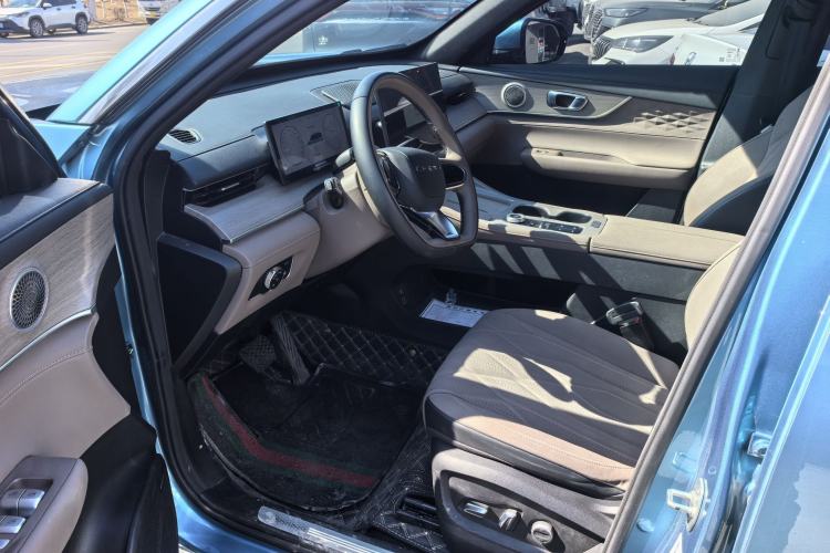 Used Chery Tiggo 8 PLUS C-DM 2025 1.5T 116 km Prestige Version 5 Seats Interior 7