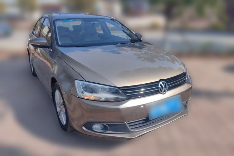 Used Volkswagen Sagitar 2014 1.4TSI Automatic Luxury Model Front Right 45 Deg