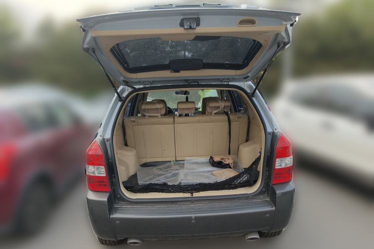 Used Hyundai Tucson 2009 2.0L Automatic Two-Wheel Drive with Sunroof Trunk