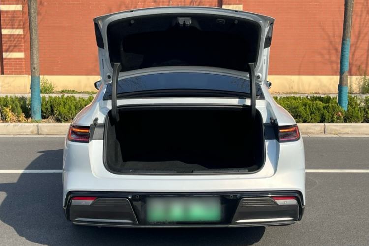 Used Geely Galaxy E8 2025 700 km Long-Range Intelligent Driving Version Trunk