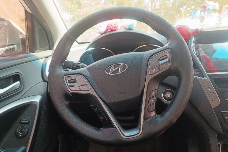 Used Hyundai Santa Fe 2015 2.0T Automatic All-Wheel Drive Smart Version 5 Seats Steering Wheel