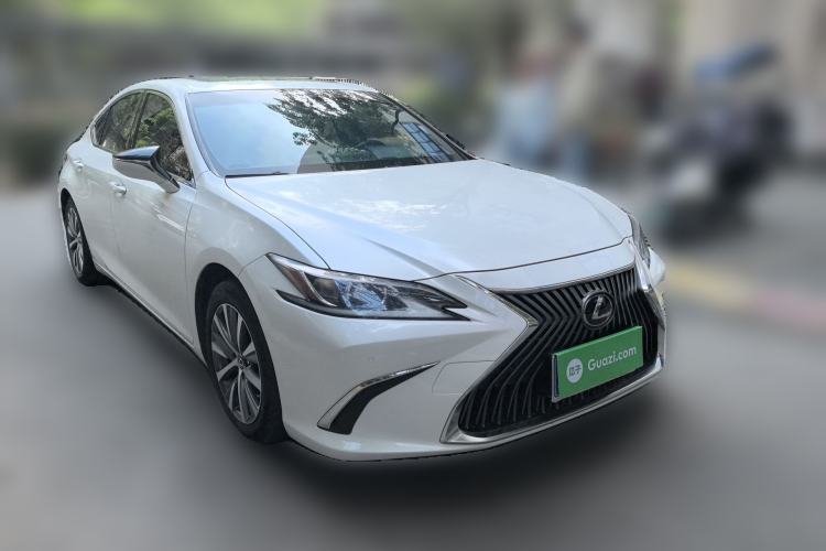 Used Lexus ES 2018 200 Luxury Edition China V Standard Front Right 45 Deg