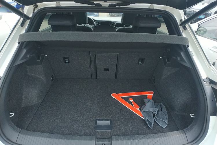 Used Volkswagen T-ROC 2018 280TSI DSG Two-Wheel-Drive Luxury Version China V Emission Standard Trunk