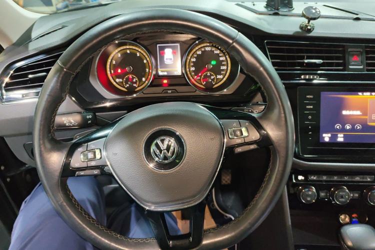 Used Volkswagen Tiguan L 2019 Revised 330TSI Automatic Two-Wheel Drive Smart & Luxury Edition China VI Standard
