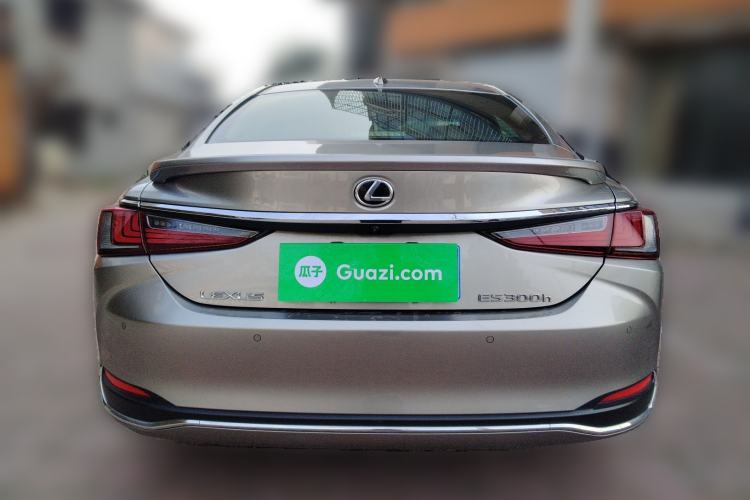 Used Lexus ES 2022 300h Deluxe Edition
