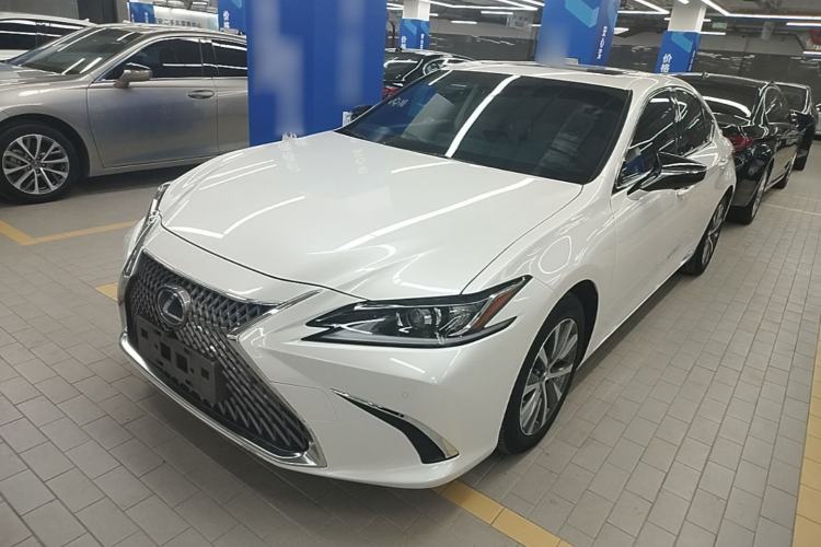 Used Lexus ES 2020 300h Premier Edition
