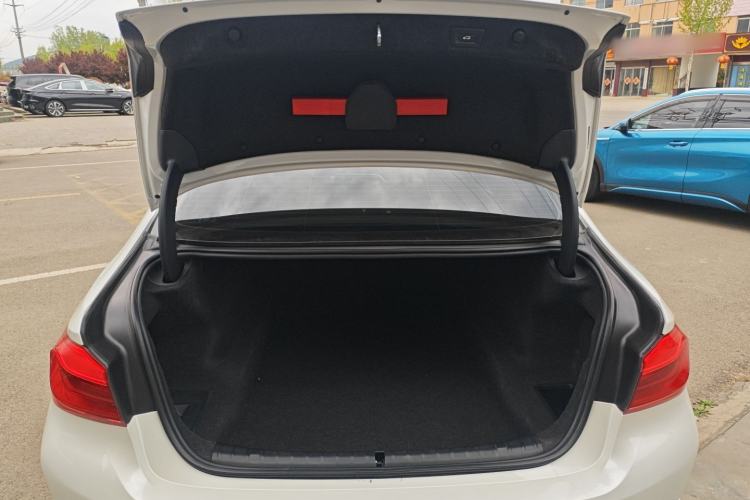 Used BMW 5 Series 2019 525Li Luxury Package Trunk