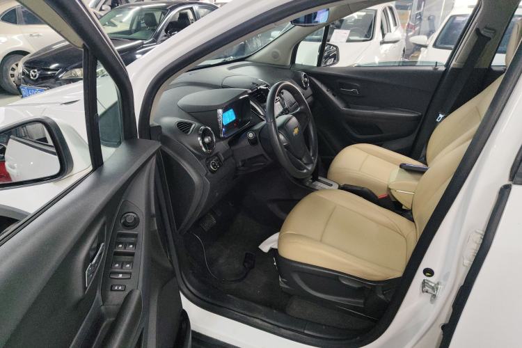 Used Chevrolet Trax 2016 1.4T Automatic Two-Wheel Drive Comfort Version with Sunroof Driver Seat