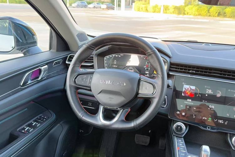 Used Lynk & Co 05 2020 2.0TD Two-Wheel Drive Shine Halo