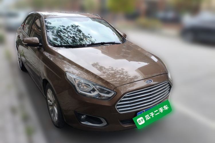 Used Ford Escort 2015 1.5L Manual Fashion Edition Front Right 45 Deg