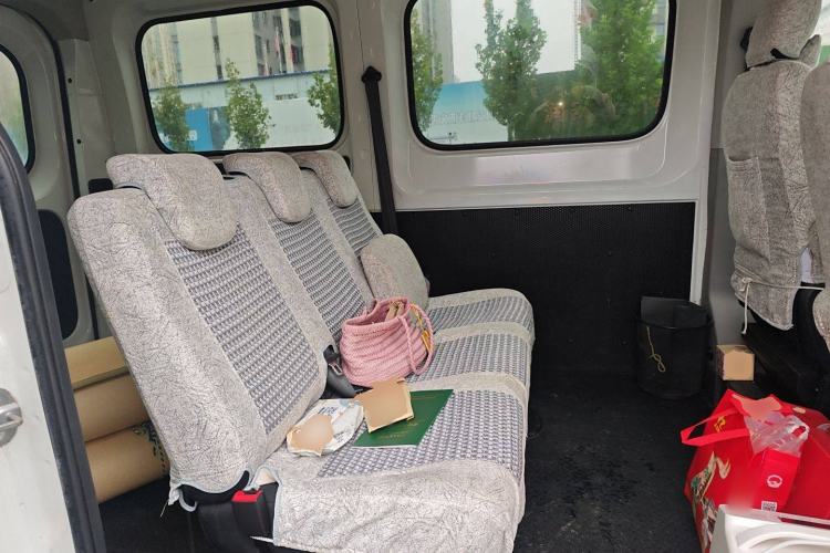 Used SAIC MAXUS Xintu V90 2020 2.0T AMT Yunjie Edition Front-Wheel Drive Rear Single Tire Short Wheelbase Mid-Height 6-Seater