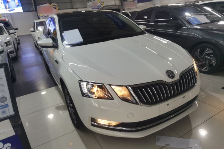 Used Skoda Octavia 2019 1.5L Automatic Smart Drive Luxury Edition China VI Standard