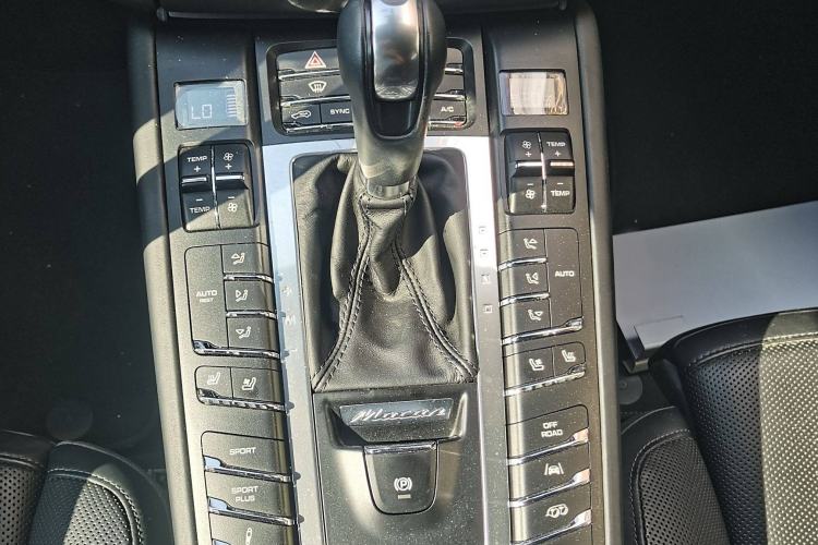 Used Porsche Macan 2017 Macan Turbo 3.6T