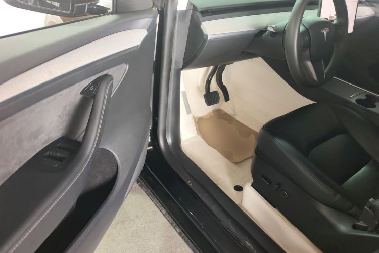 Used Tesla Model Y 2023 Rear-Wheel-Drive Version
