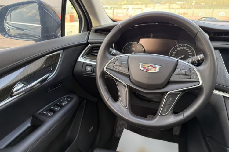 Used Cadillac XT5 2018 25T Luxury Model
