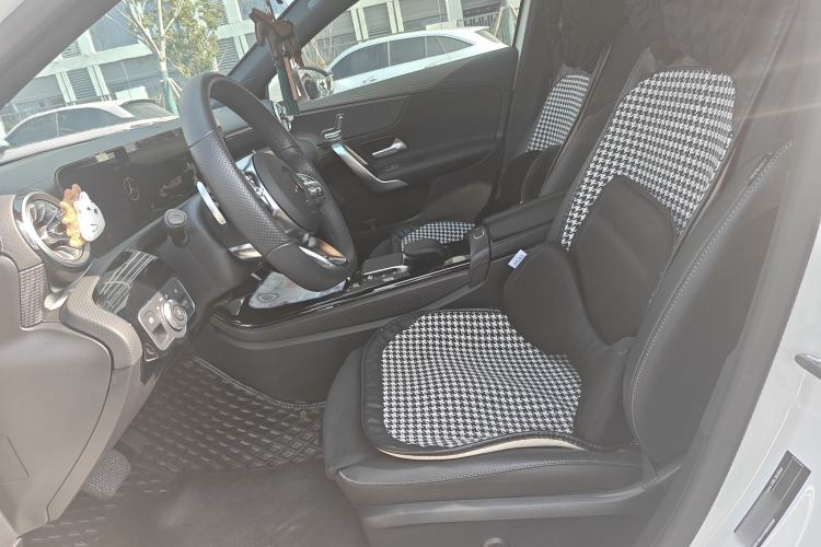 Used Mercedes-Benz A-Class 2022 Revised Version A 200 L Sport Sedan Fashionable Style
