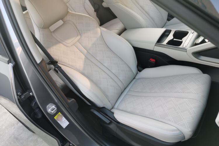 Used BYD Yuan UP 2025 Model 301KM Leading Version