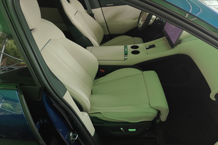 Used Xiaomi Auto YU7 2025 Ultra-Long Range Rear-Wheel Drive Version Right Front Seat