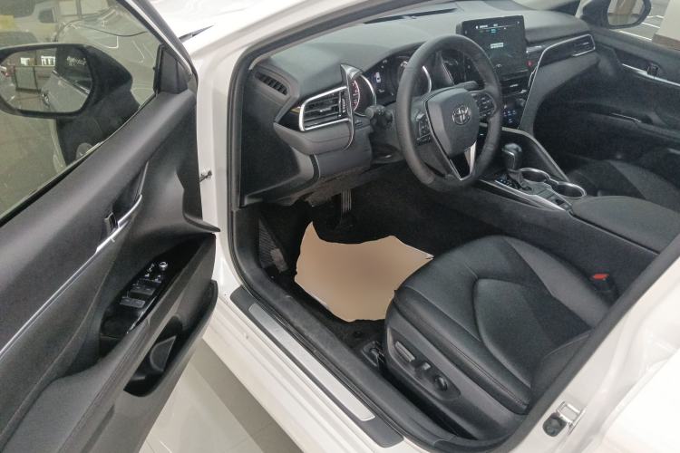 Used Toyota Camry 2021 2.0G Luxury Edition
