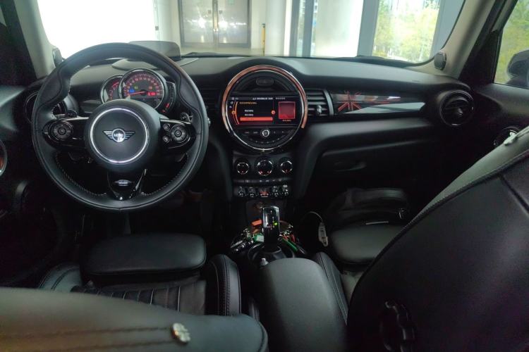 Used MINI 2019 2.0T COOPER S Artist Five-Door Edition Center Console