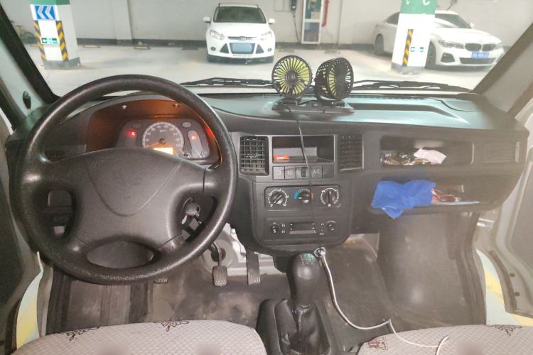 Used Wuling Zhiguang 2015 1.2L Practical LS-I Model Center Console