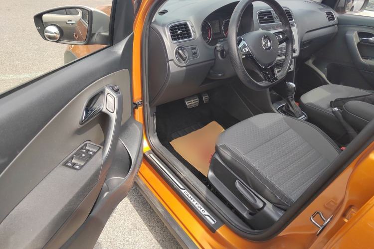 Used Volkswagen Polo 2016 1.6L Cross Polo Automatic Driver Seat