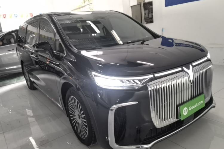 Used VOYAH Dream 2025 PHEV Four-Wheel Drive Excellence Kunpeng Edition Front Right 45 Deg