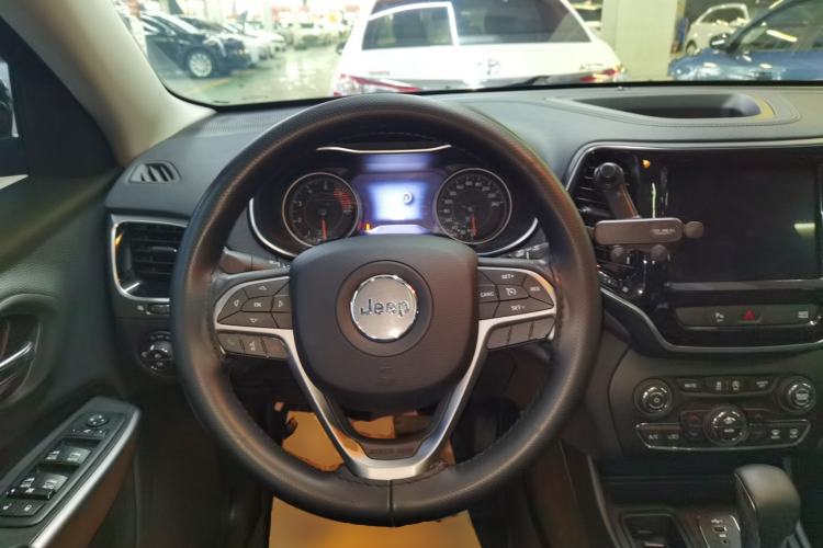 Used Jeep Cherokee 2019 2.0T Two-Wheel Drive Smart Enjoyment Version China VI