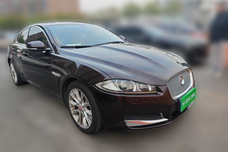 Used Jaguar XF 2015 XF 2.0T Luxury Edition Front Right 45 Deg