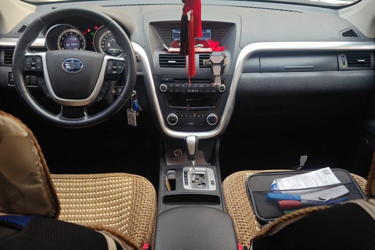 Used Bestune X80 2013 2.0L automatic comfort version
