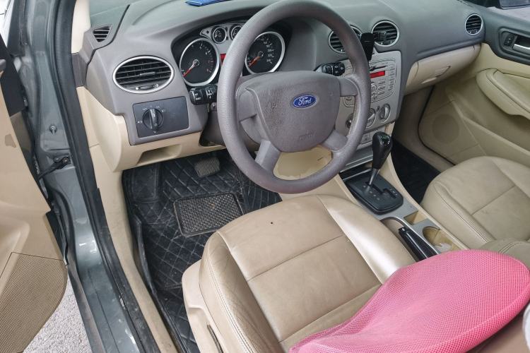 Used Ford Focus 2011 Sedan 1.8L Automatic Fashion Edition Center Console