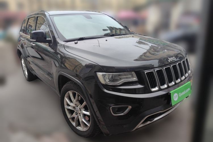 Used Jeep Grand Cherokee 2014 3.0TD Diesel Comfort Navigation Version Front Right 45 Deg